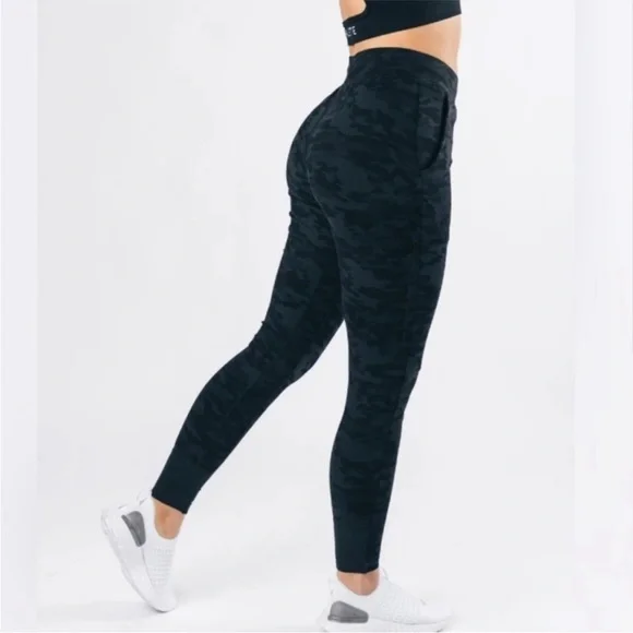 Alphalete - Camo Pro Elite Joggers - Picture 2 of 9